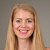 Photo of Dr. Lindsay Holzapfel, MD