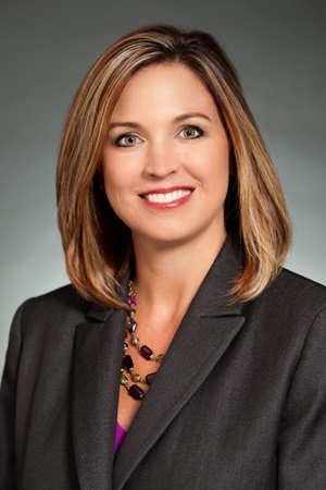 Lori Knowles Headshot