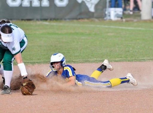 Former patient of TIRR Memorial Hermann, Dawson Oliver, plays softball before her diagnosis.